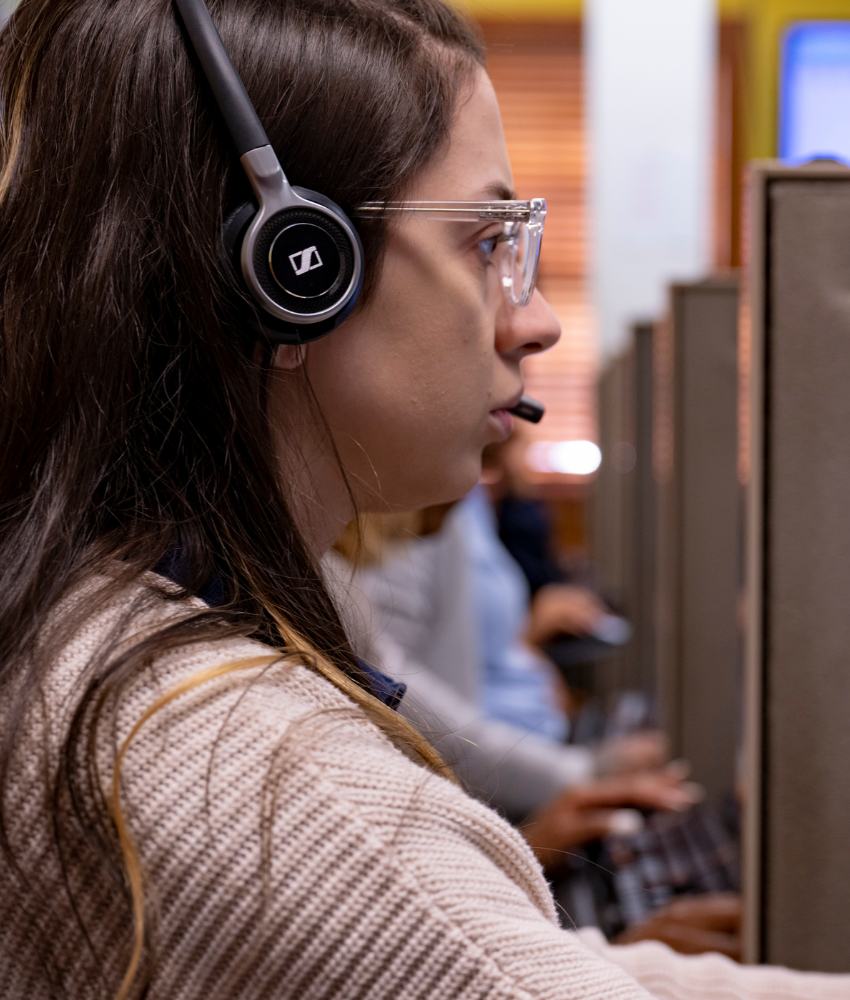 Dexcomm Customer Service Representative Answering a Call