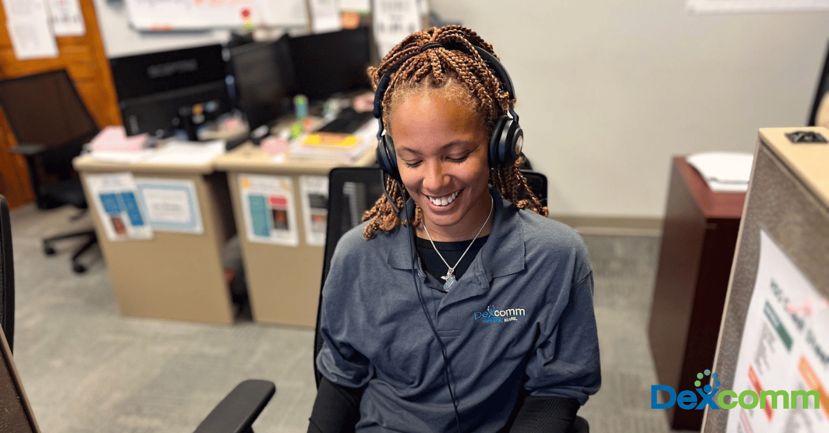 Dexcomm call agent smiling with the Dexcomm logo