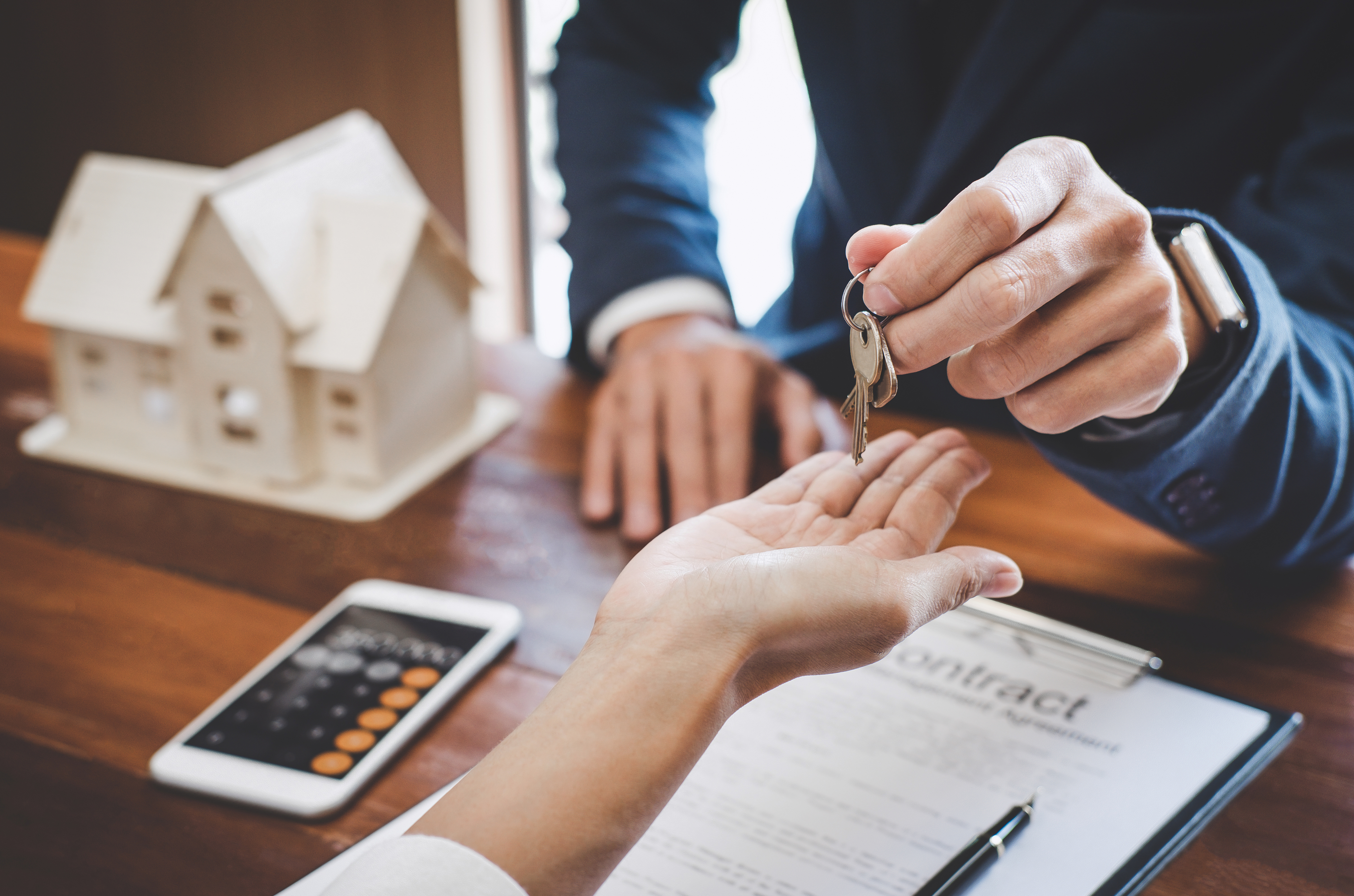 Property Managers Need 24/7 Answering: Here’s What to Look For