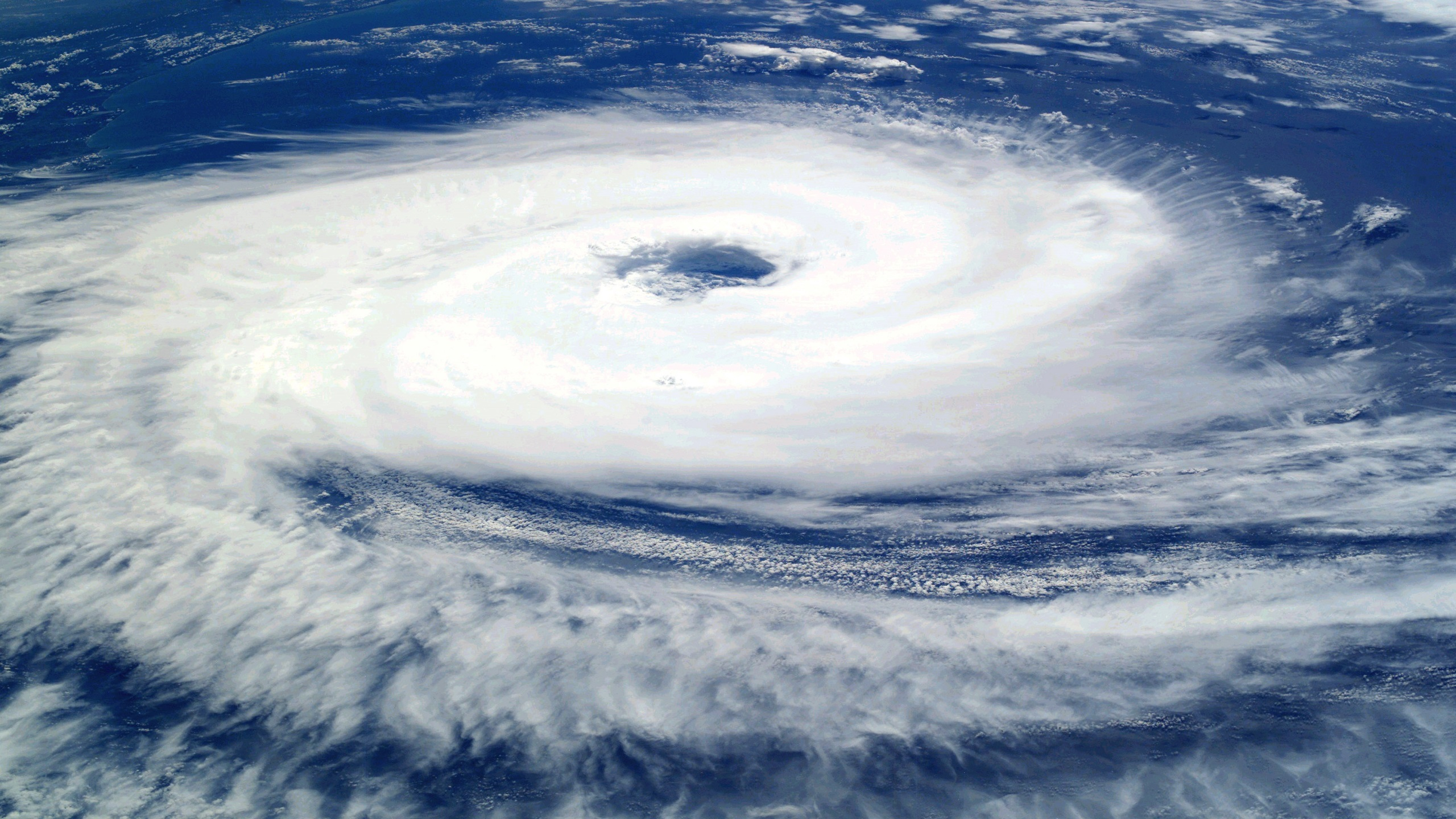 Hurricane in Oil Rig